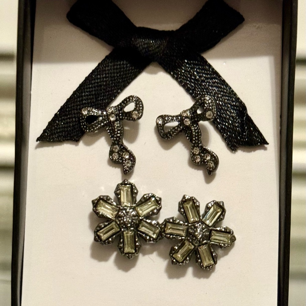 Avon Black and Silver Holiday Earrings Set Bows and Snowfo - Picture 2 of 15